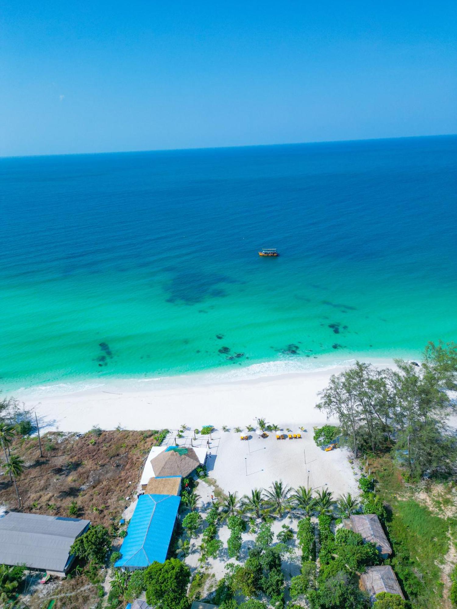 Long Beach Resort Koh Rong Sok San Village Bagian luar foto